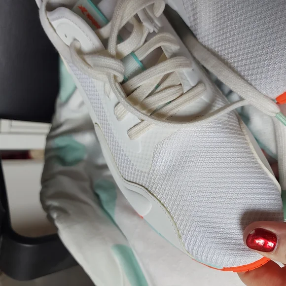 Reebok Zig Dynamica White and Mint Sneakers - Picture 3 of 5